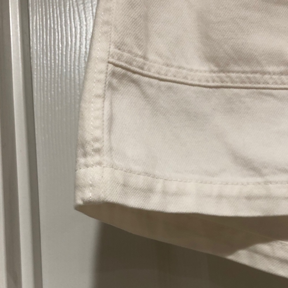 Women's White Elastic Waist Shorts - Picture 5 of 12
